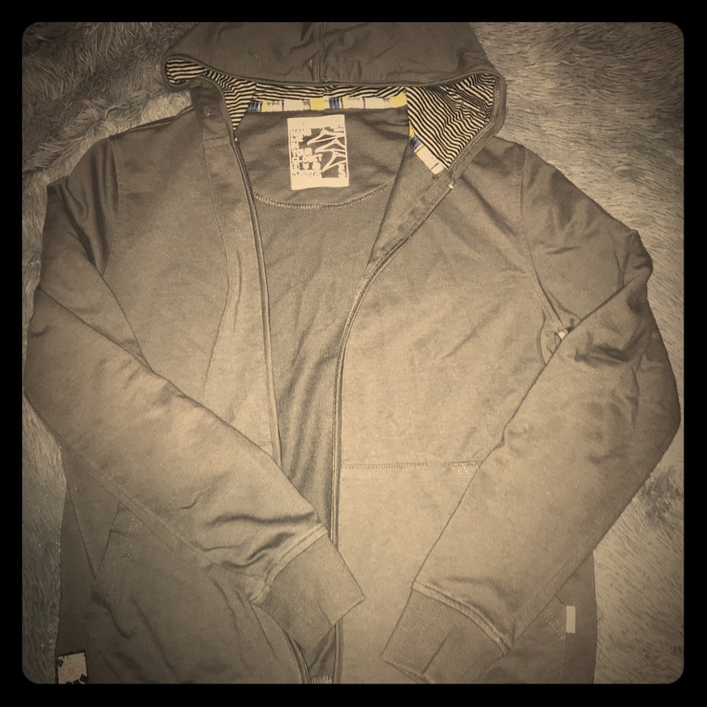 ☠️like new men’s One90one grey zip up
